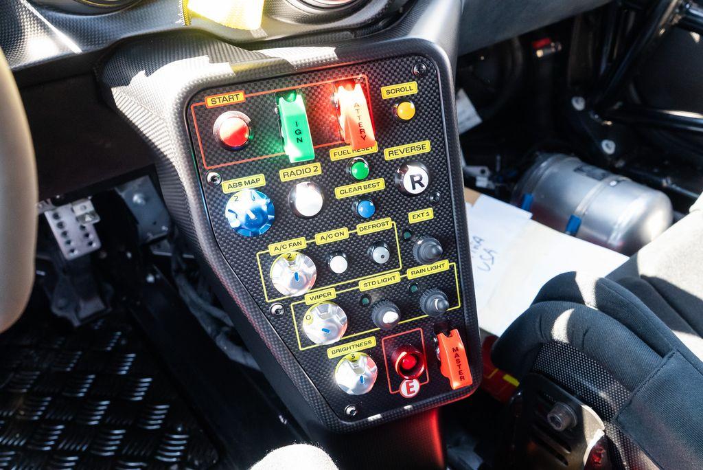 http://www.koenigseggchicago.com/galleria_images/127/127_p27_l.jpg