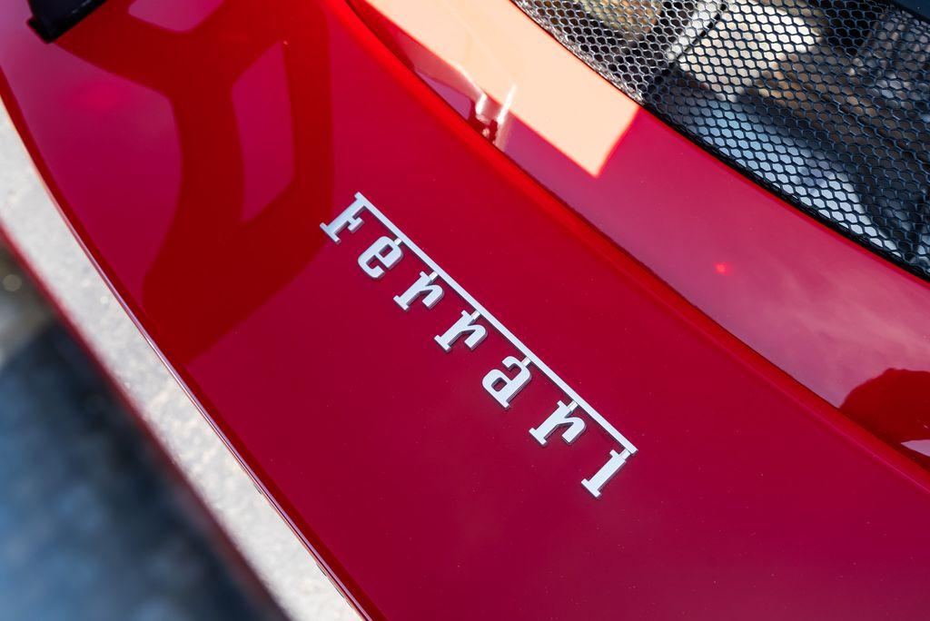 http://www.koenigseggchicago.com/galleria_images/127/127_p38_l.jpg