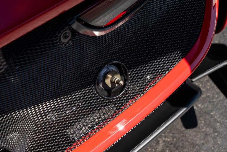 http://www.koenigseggchicago.com/galleria_images/127/127_p40_f.jpg