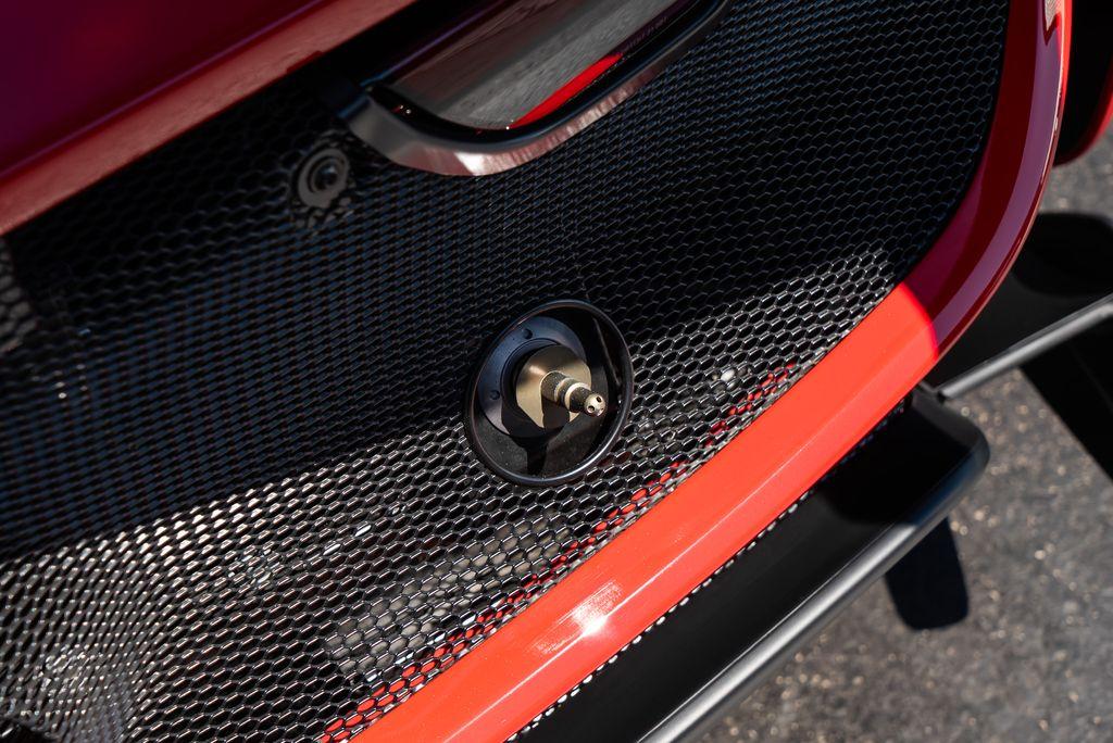 http://www.koenigseggchicago.com/galleria_images/127/127_p40_l.jpg
