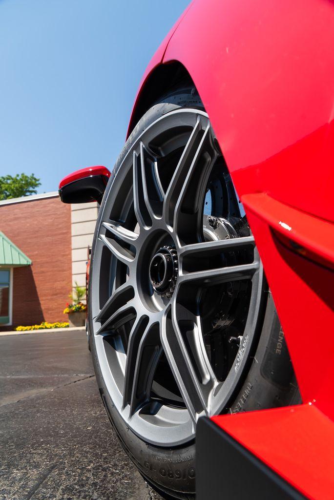 http://www.koenigseggchicago.com/galleria_images/127/127_p9_l.jpg