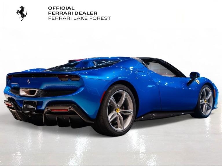 http://www.koenigseggchicago.com/galleria_images/128/128_p10_f.jpg