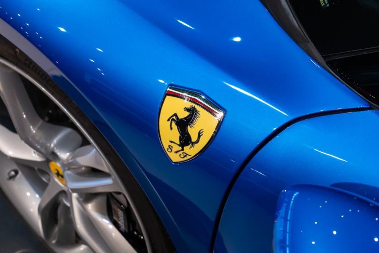 http://www.koenigseggchicago.com/galleria_images/128/128_p12_f.jpg