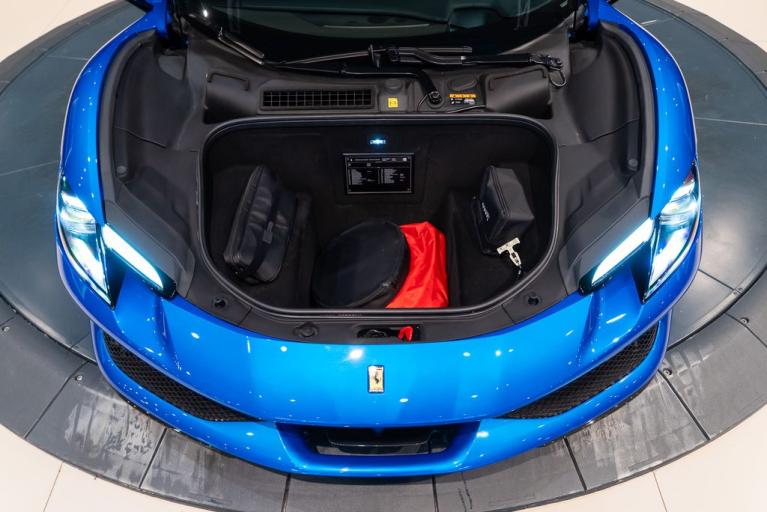http://www.koenigseggchicago.com/galleria_images/128/128_p17_f.jpg
