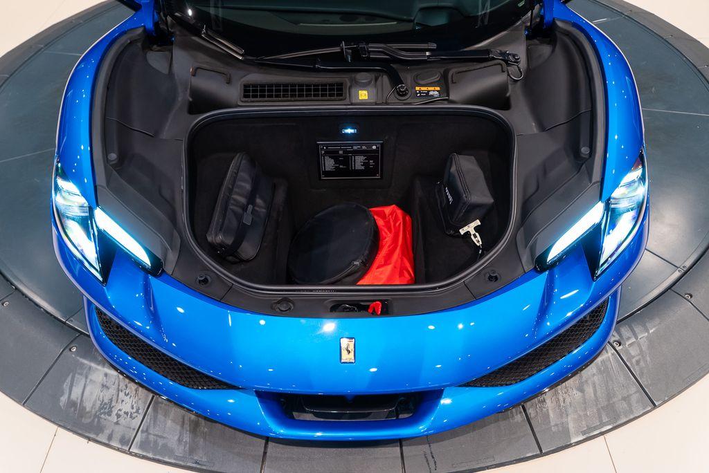 http://www.koenigseggchicago.com/galleria_images/128/128_p17_l.jpg