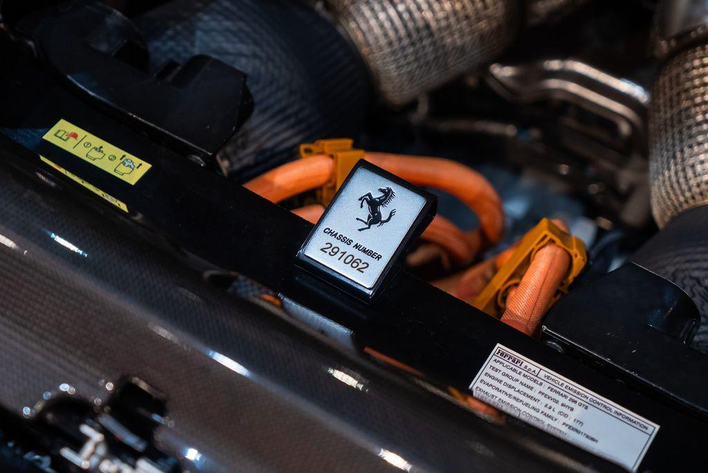 http://www.koenigseggchicago.com/galleria_images/128/128_p20_l.jpg