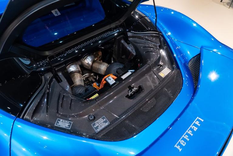 http://www.koenigseggchicago.com/galleria_images/128/128_p21_f.jpg