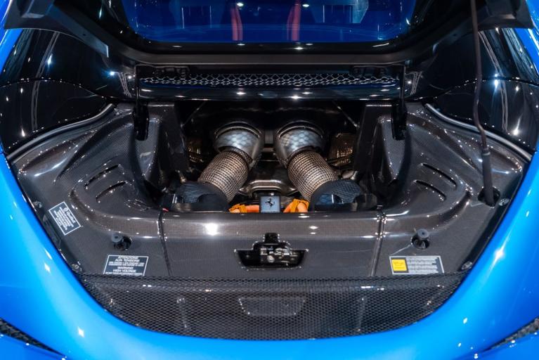 http://www.koenigseggchicago.com/galleria_images/128/128_p22_f.jpg