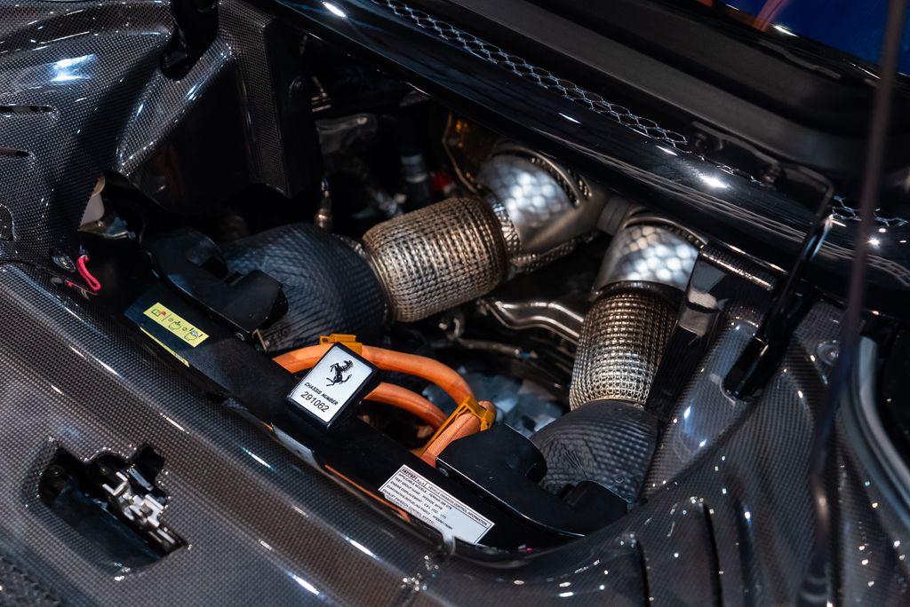 http://www.koenigseggchicago.com/galleria_images/128/128_p23_l.jpg