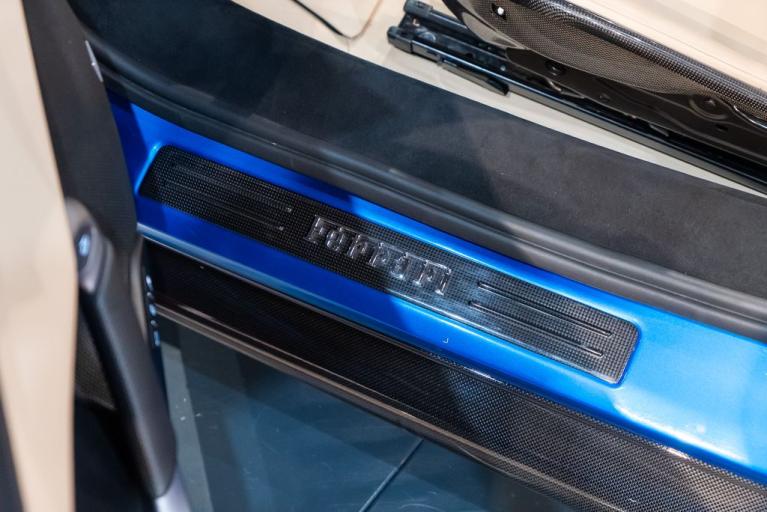 http://www.koenigseggchicago.com/galleria_images/128/128_p25_f.jpg