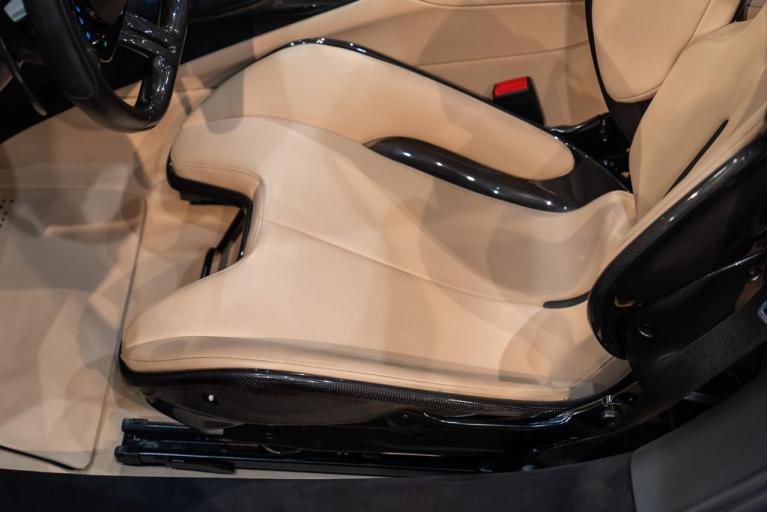 http://www.koenigseggchicago.com/galleria_images/128/128_p26_f.jpg
