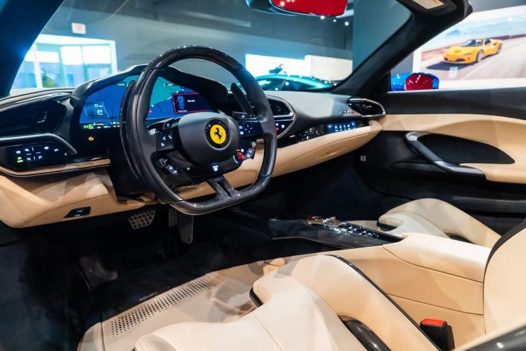 http://www.koenigseggchicago.com/galleria_images/128/128_p27_f.jpg