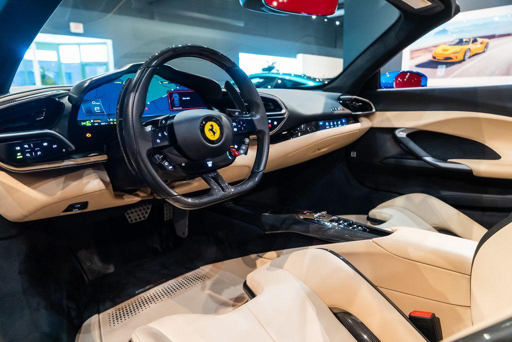 http://www.koenigseggchicago.com/galleria_images/128/128_p27_l.jpg