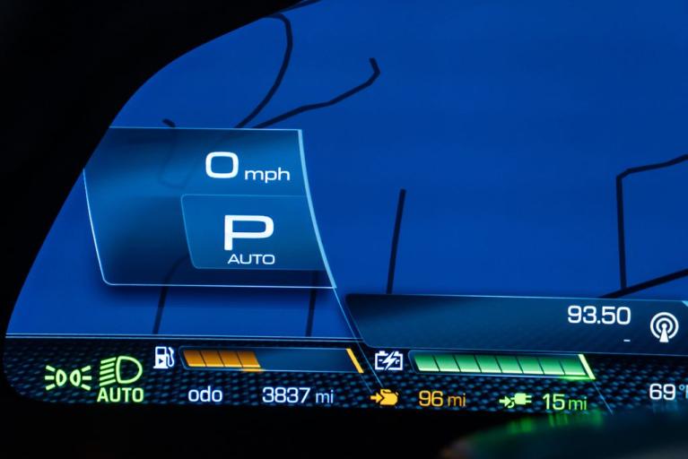 http://www.koenigseggchicago.com/galleria_images/128/128_p29_f.jpg