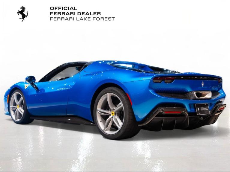 http://www.koenigseggchicago.com/galleria_images/128/128_p2_f.jpg