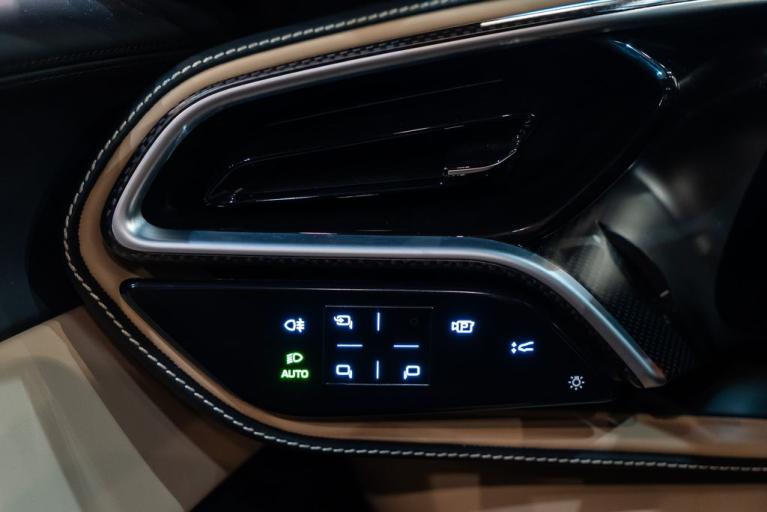 http://www.koenigseggchicago.com/galleria_images/128/128_p33_f.jpg