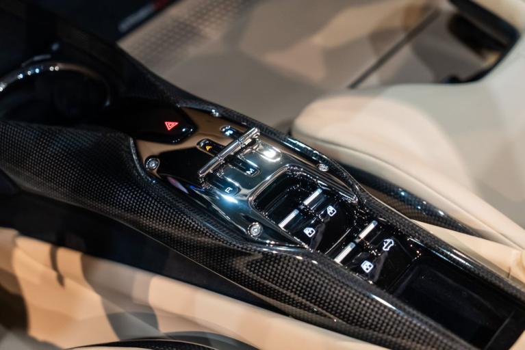 http://www.koenigseggchicago.com/galleria_images/128/128_p36_f.jpg
