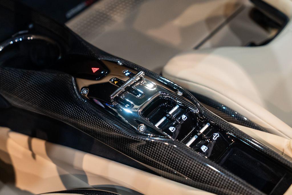 http://www.koenigseggchicago.com/galleria_images/128/128_p36_l.jpg