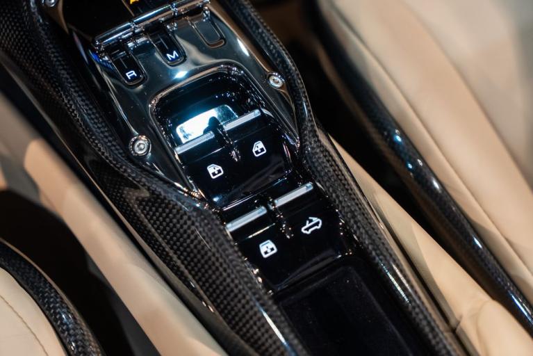 http://www.koenigseggchicago.com/galleria_images/128/128_p37_f.jpg