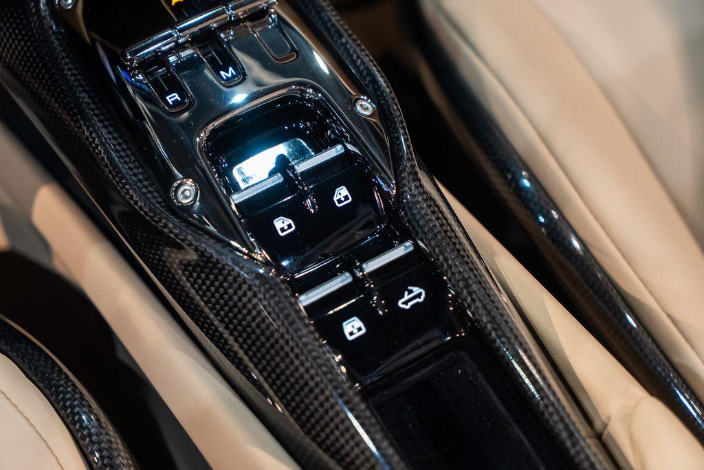http://www.koenigseggchicago.com/galleria_images/128/128_p37_l.jpg