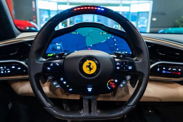 http://www.koenigseggchicago.com/galleria_images/128/128_p5_f.jpg
