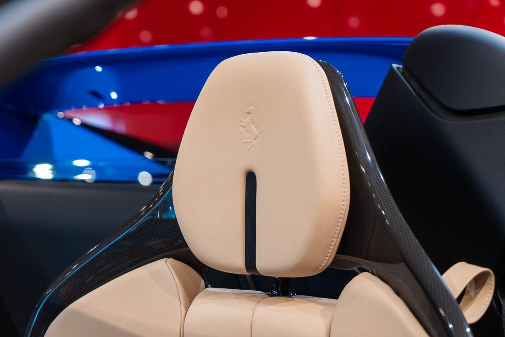 http://www.koenigseggchicago.com/galleria_images/128/128_p6_l.jpg