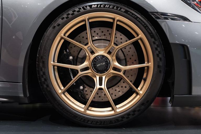 http://www.koenigseggchicago.com/galleria_images/129/129_p15_f.jpg