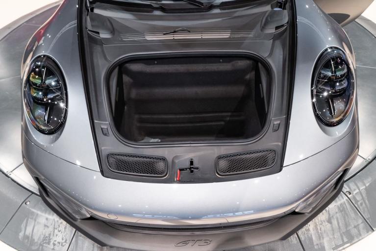 http://www.koenigseggchicago.com/galleria_images/129/129_p16_f.jpg