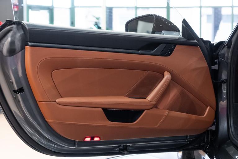 http://www.koenigseggchicago.com/galleria_images/129/129_p18_f.jpg