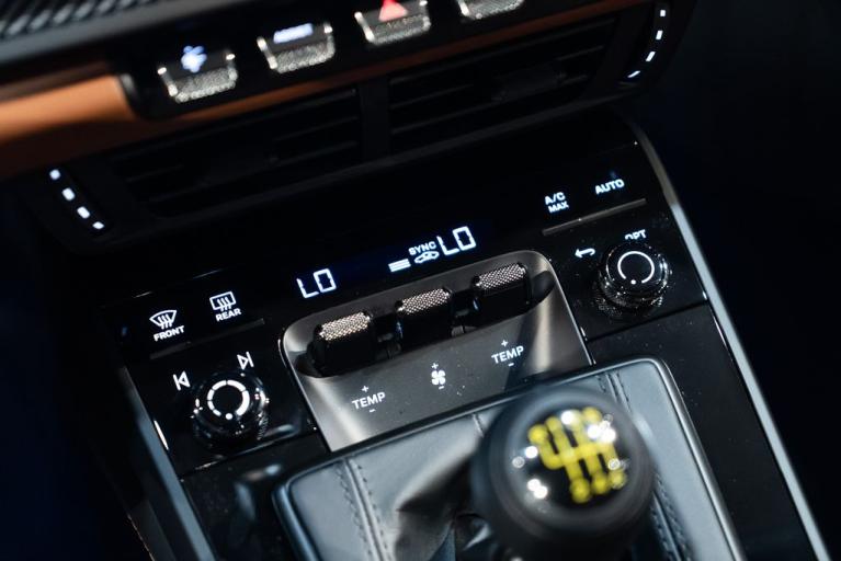 http://www.koenigseggchicago.com/galleria_images/129/129_p31_f.jpg