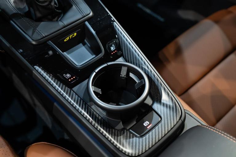 http://www.koenigseggchicago.com/galleria_images/129/129_p35_f.jpg