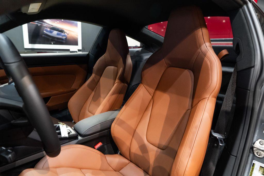http://www.koenigseggchicago.com/galleria_images/129/129_p4_l.jpg
