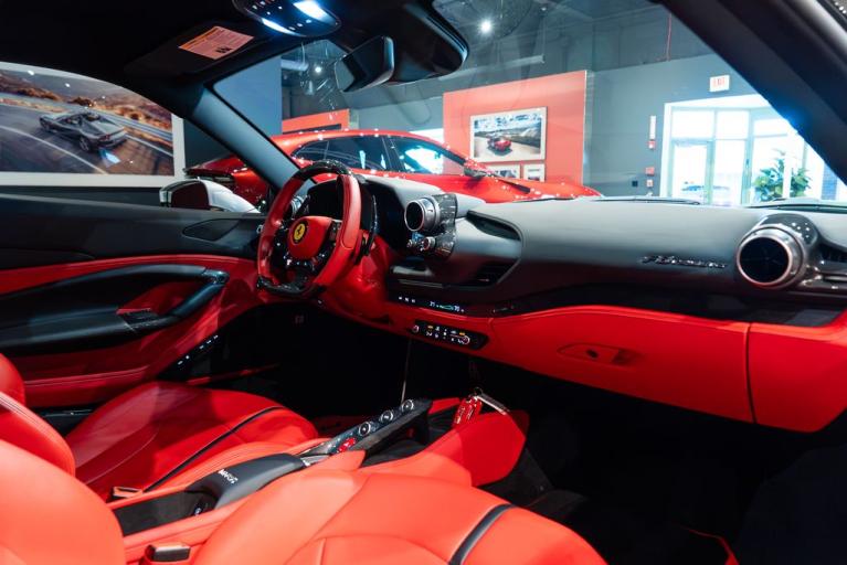 http://www.koenigseggchicago.com/galleria_images/13/13_p10_f.jpg