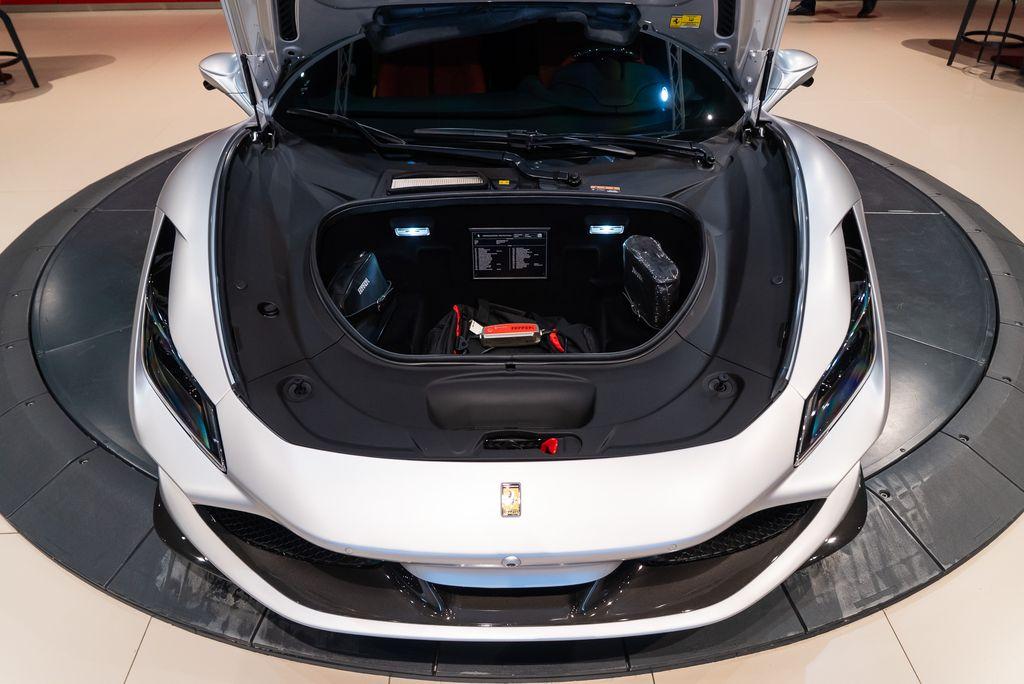http://www.koenigseggchicago.com/galleria_images/13/13_p14_l.jpg