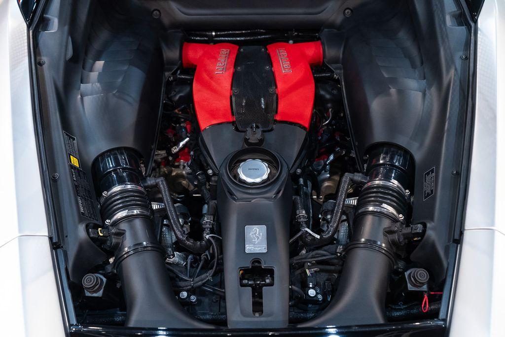 http://www.koenigseggchicago.com/galleria_images/13/13_p25_l.jpg