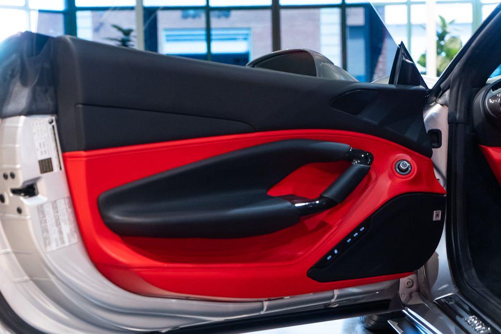 http://www.koenigseggchicago.com/galleria_images/13/13_p28_l.jpg