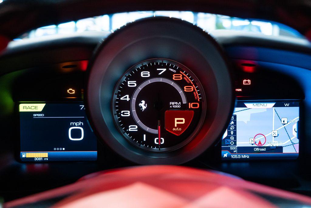 http://www.koenigseggchicago.com/galleria_images/13/13_p37_l.jpg