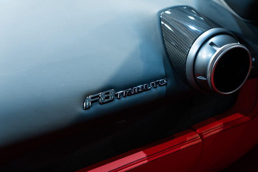 http://www.koenigseggchicago.com/galleria_images/13/13_p9_l.jpg