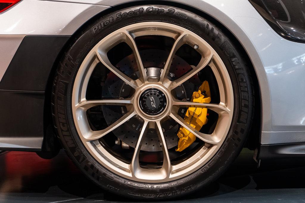 http://www.koenigseggchicago.com/galleria_images/130/130_p11_l.jpg