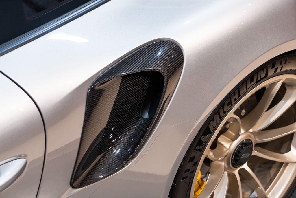 http://www.koenigseggchicago.com/galleria_images/130/130_p14_l.jpg