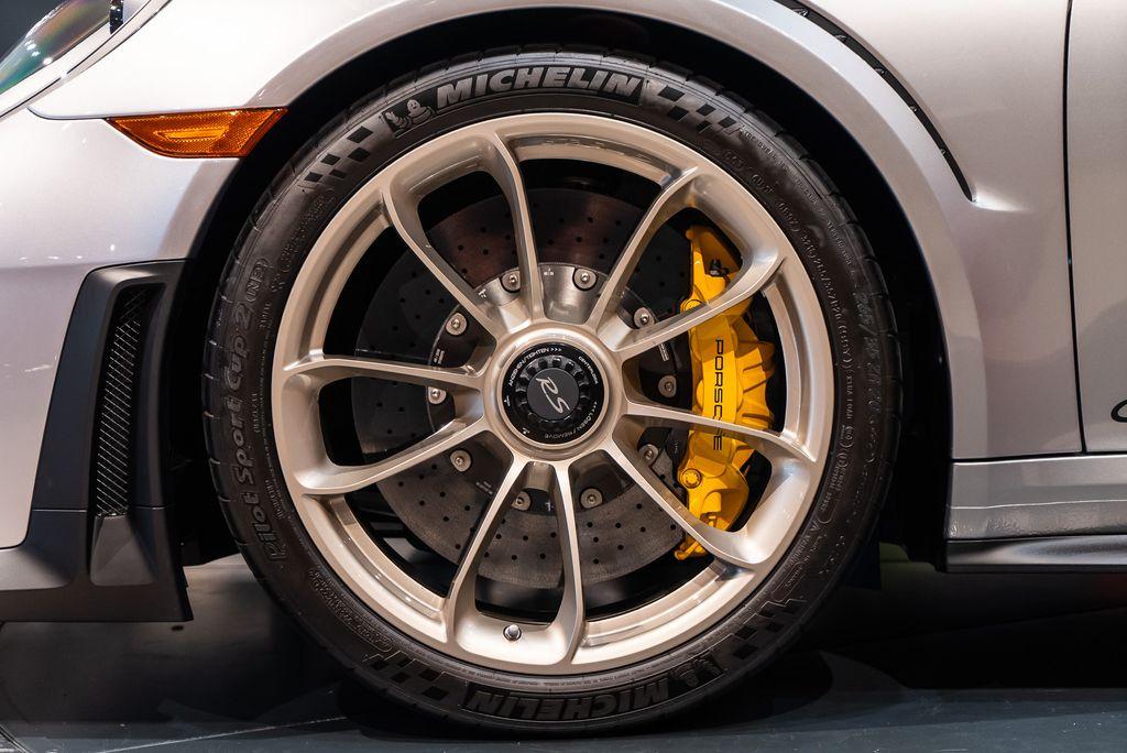 http://www.koenigseggchicago.com/galleria_images/130/130_p17_l.jpg
