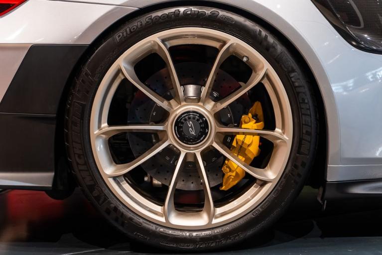 http://www.koenigseggchicago.com/galleria_images/130/130_p19_f.jpg