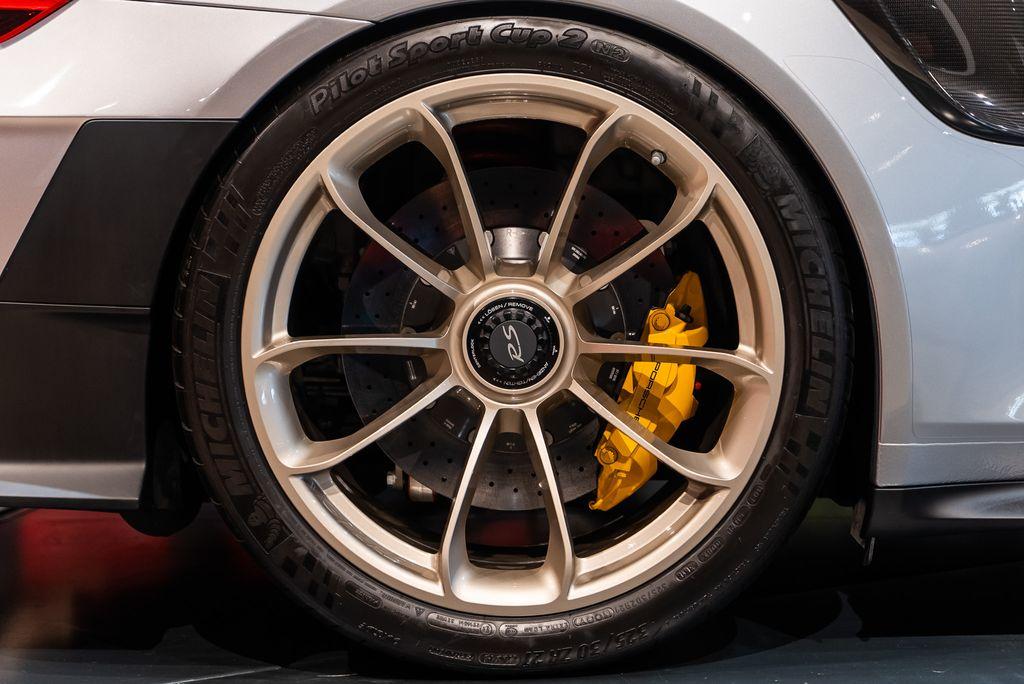 http://www.koenigseggchicago.com/galleria_images/130/130_p19_l.jpg