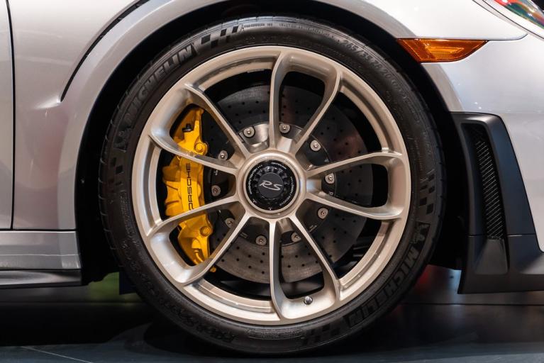 http://www.koenigseggchicago.com/galleria_images/130/130_p20_f.jpg