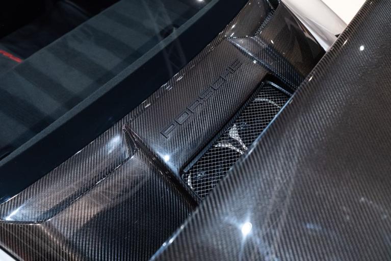 http://www.koenigseggchicago.com/galleria_images/130/130_p21_f.jpg