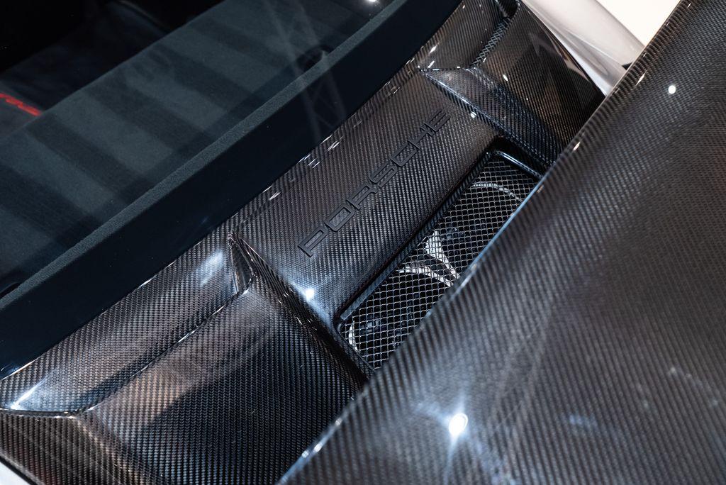 http://www.koenigseggchicago.com/galleria_images/130/130_p21_l.jpg