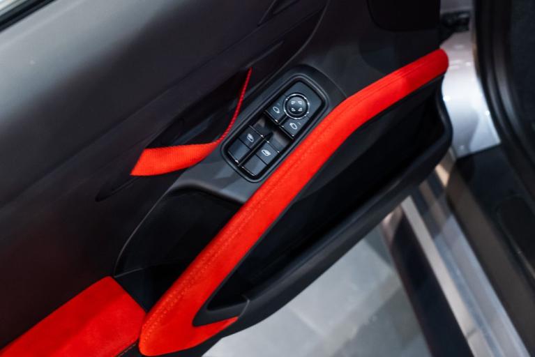 http://www.koenigseggchicago.com/galleria_images/130/130_p24_f.jpg