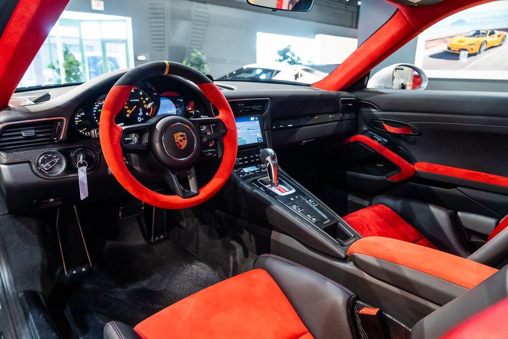 http://www.koenigseggchicago.com/galleria_images/130/130_p27_l.jpg