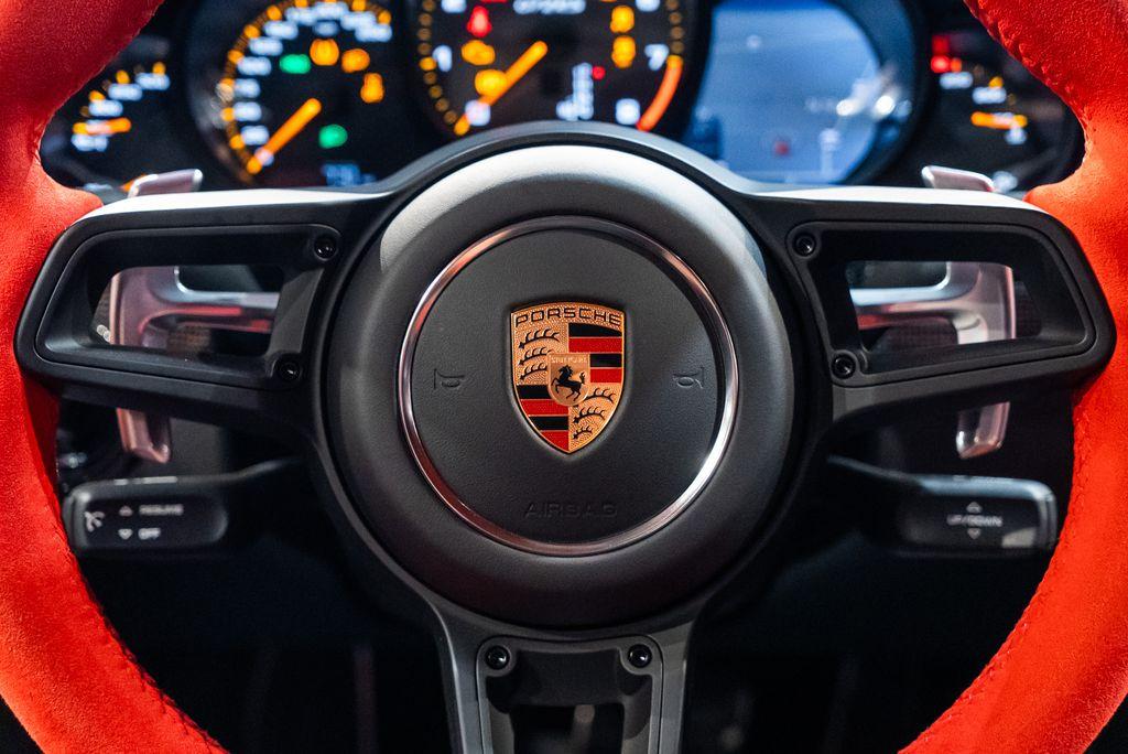 http://www.koenigseggchicago.com/galleria_images/130/130_p28_l.jpg