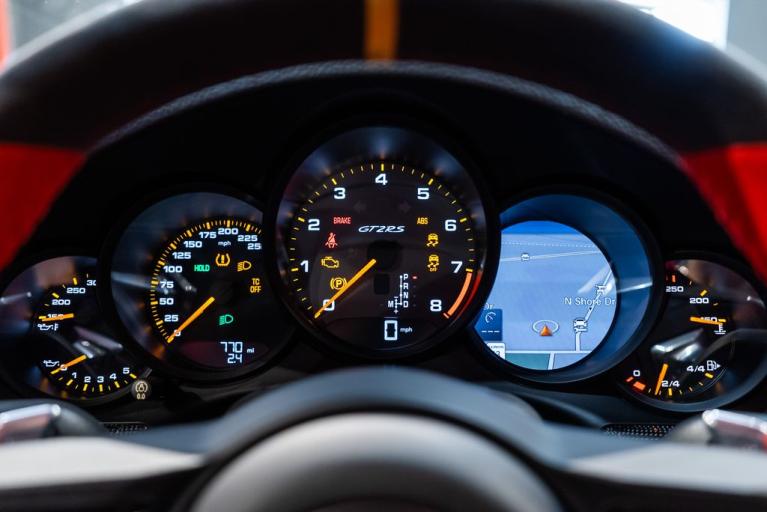 http://www.koenigseggchicago.com/galleria_images/130/130_p29_f.jpg